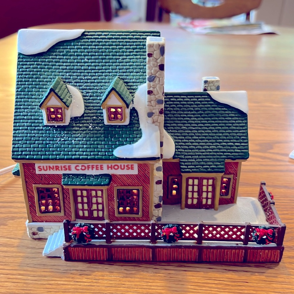 Lemax Sunrise Coffee House porcelain lighted house from 1998